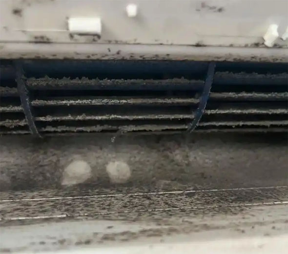 万州空调吹的风有股烧焦味是怎么回事